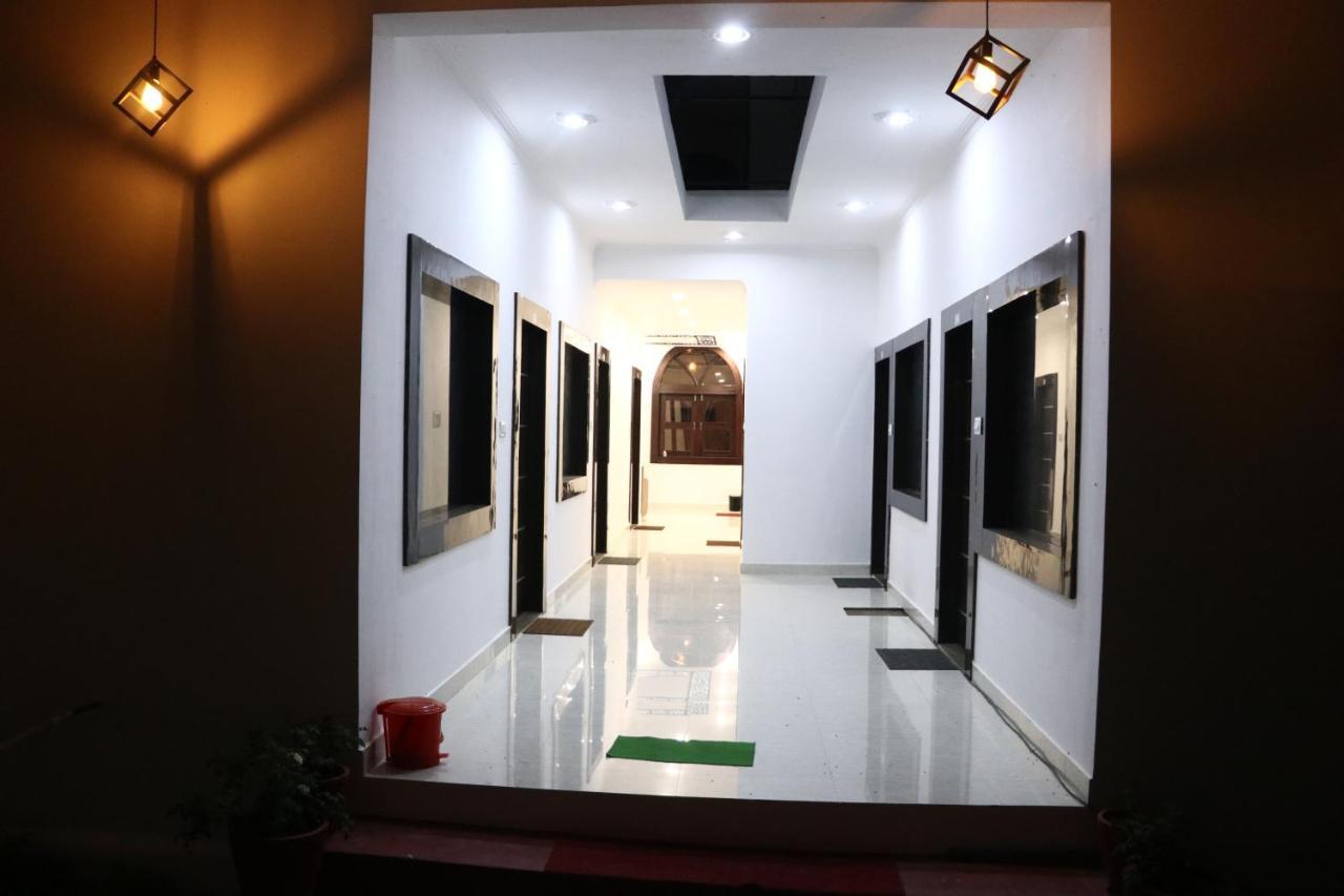 Madpackers Khajuraho Hostel Bagian luar foto